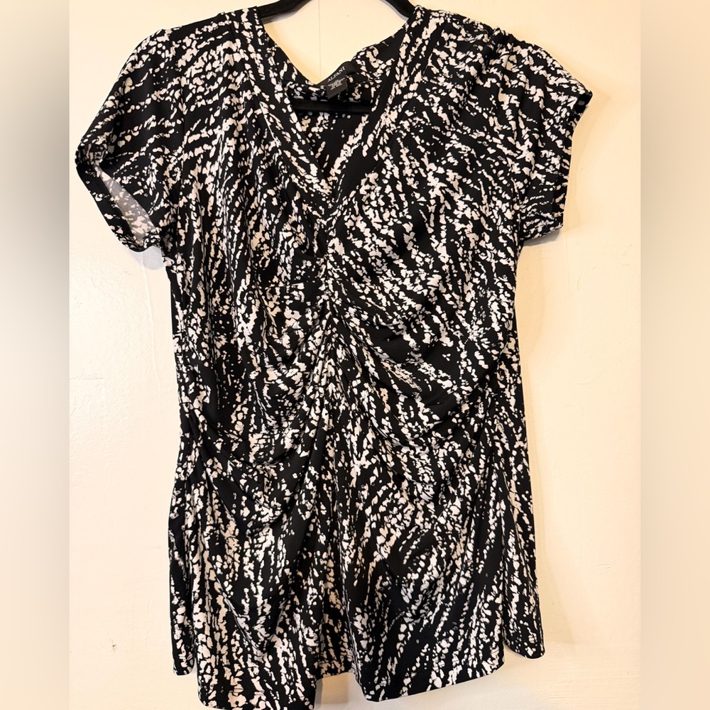 Alfani Black and White Abstract Short Sleeve Top